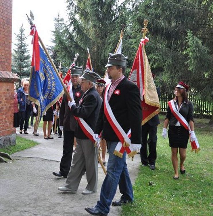 Poświęcenie mogił powstańczych na cmentarzu w Samoklęskach Dużych