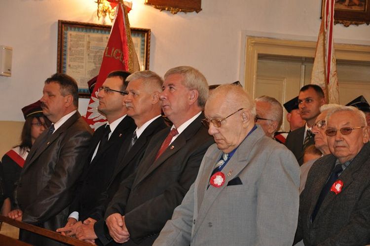 Poświęcenie mogił powstańczych na cmentarzu w Samoklęskach Dużych