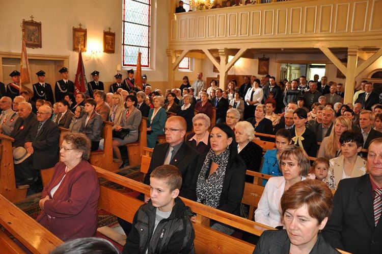 Poświęcenie mogił powstańczych na cmentarzu w Samoklęskach Dużych