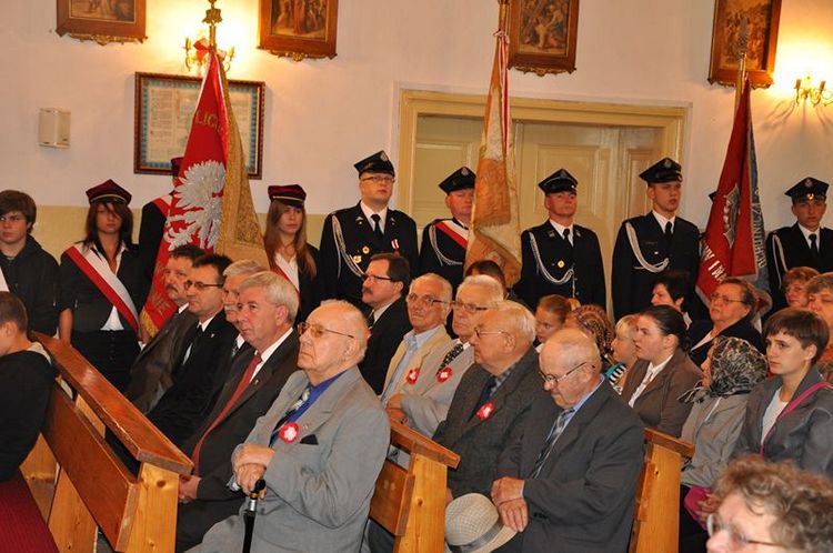 Poświęcenie mogił powstańczych na cmentarzu w Samoklęskach Dużych