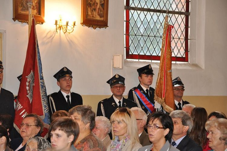 Poświęcenie mogił powstańczych na cmentarzu w Samoklęskach Dużych