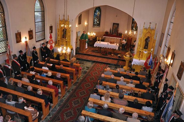 Poświęcenie mogił powstańczych na cmentarzu w Samoklęskach Dużych