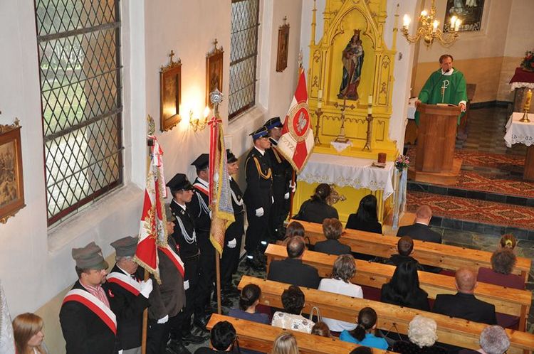 Poświęcenie mogił powstańczych na cmentarzu w Samoklęskach Dużych