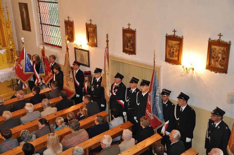 Poświęcenie mogił powstańczych na cmentarzu w Samoklęskach Dużych