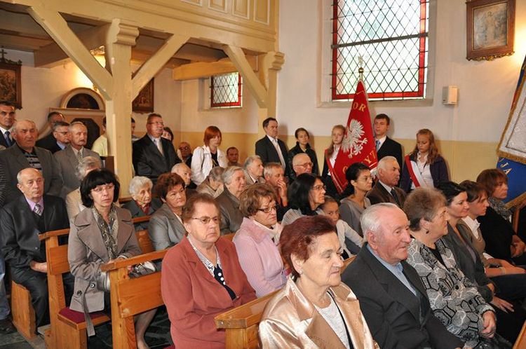 Poświęcenie mogił powstańczych na cmentarzu w Samoklęskach Dużych