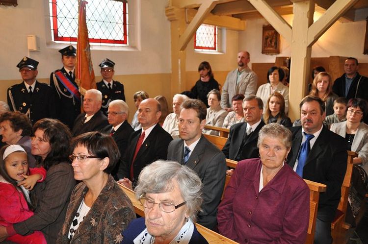 Poświęcenie mogił powstańczych na cmentarzu w Samoklęskach Dużych