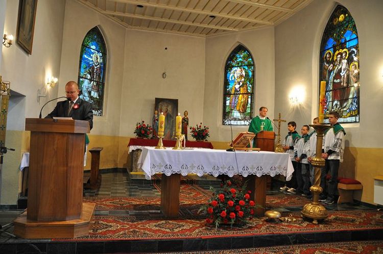 Poświęcenie mogił powstańczych na cmentarzu w Samoklęskach Dużych