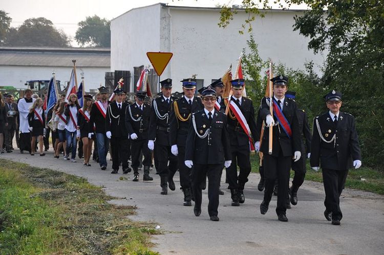 Poświęcenie mogił powstańczych na cmentarzu w Samoklęskach Dużych