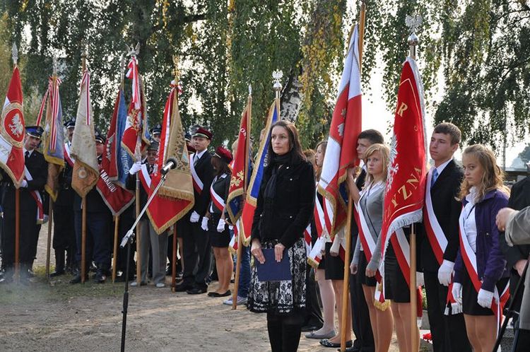 Poświęcenie mogił powstańczych na cmentarzu w Samoklęskach Dużych