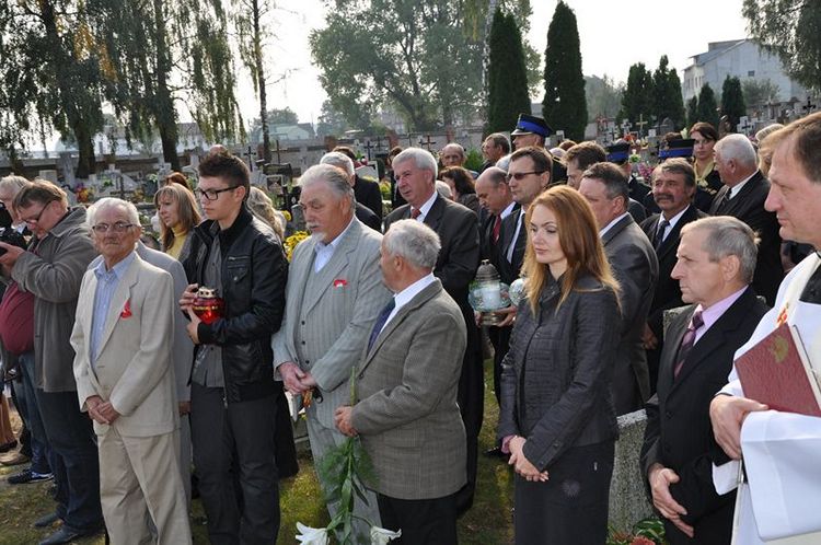 Poświęcenie mogił powstańczych na cmentarzu w Samoklęskach Dużych