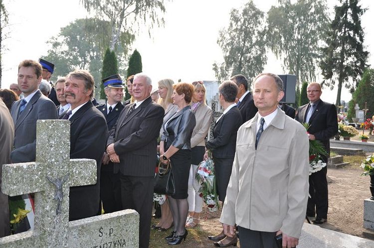 Poświęcenie mogił powstańczych na cmentarzu w Samoklęskach Dużych