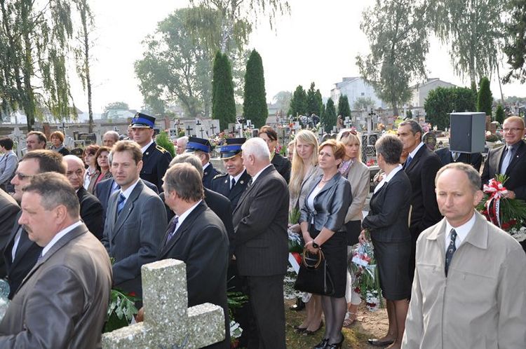Poświęcenie mogił powstańczych na cmentarzu w Samoklęskach Dużych