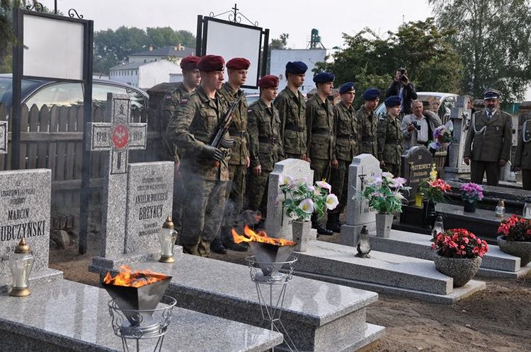 Poświęcenie mogił powstańczych na cmentarzu w Samoklęskach Dużych