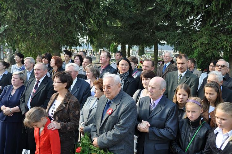 Poświęcenie mogił powstańczych na cmentarzu w Samoklęskach Dużych
