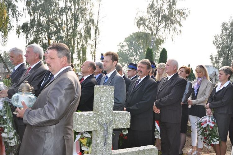 Poświęcenie mogił powstańczych na cmentarzu w Samoklęskach Dużych