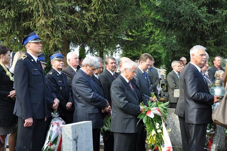 Poświęcenie mogił powstańczych na cmentarzu w Samoklęskach Dużych