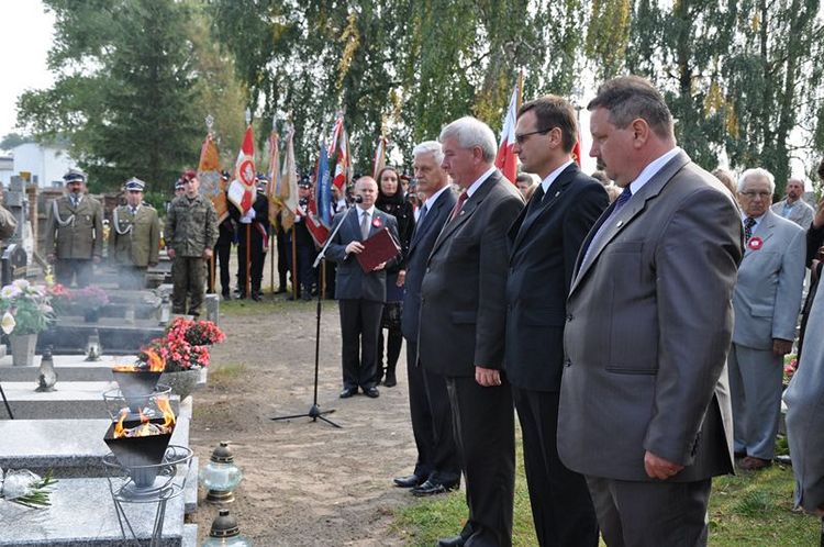 Poświęcenie mogił powstańczych na cmentarzu w Samoklęskach Dużych