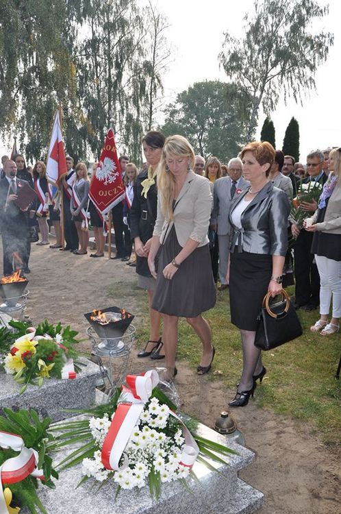 Poświęcenie mogił powstańczych na cmentarzu w Samoklęskach Dużych