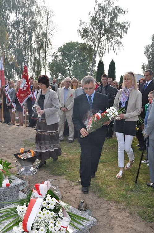 Poświęcenie mogił powstańczych na cmentarzu w Samoklęskach Dużych