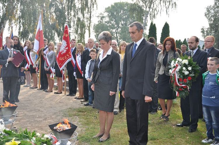 Poświęcenie mogił powstańczych na cmentarzu w Samoklęskach Dużych
