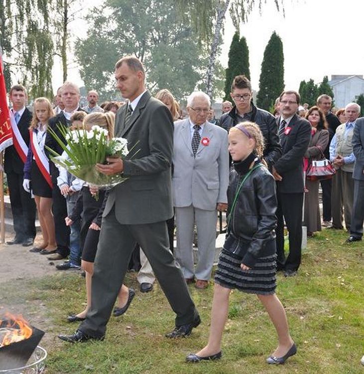 Poświęcenie mogił powstańczych na cmentarzu w Samoklęskach Dużych