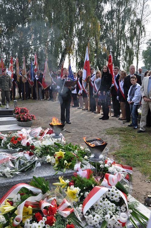 Poświęcenie mogił powstańczych na cmentarzu w Samoklęskach Dużych