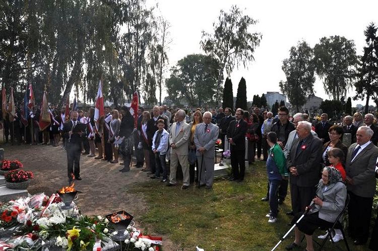 Poświęcenie mogił powstańczych na cmentarzu w Samoklęskach Dużych
