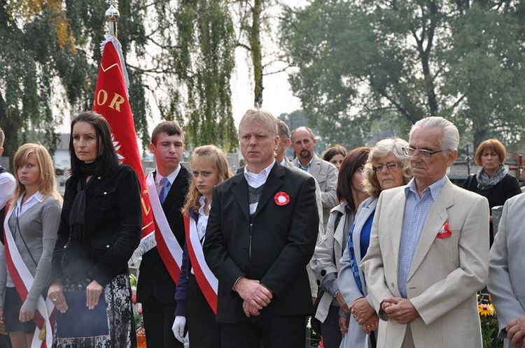 Poświęcenie mogił powstańczych na cmentarzu w Samoklęskach Dużych