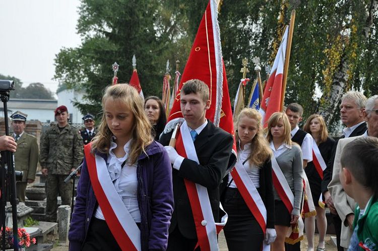 Poświęcenie mogił powstańczych na cmentarzu w Samoklęskach Dużych