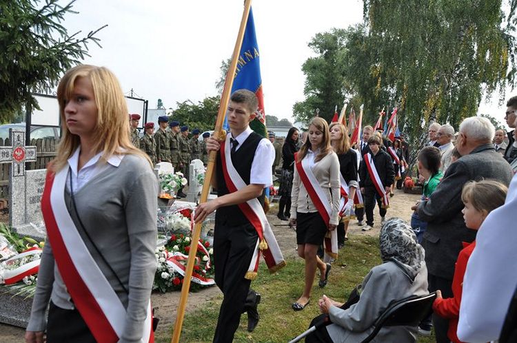 Poświęcenie mogił powstańczych na cmentarzu w Samoklęskach Dużych