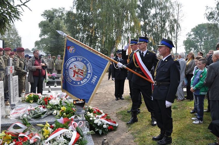 Poświęcenie mogił powstańczych na cmentarzu w Samoklęskach Dużych