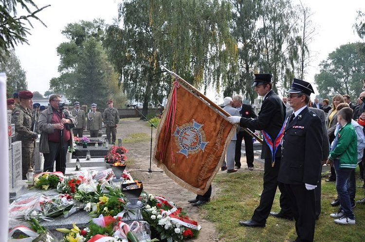 Poświęcenie mogił powstańczych na cmentarzu w Samoklęskach Dużych