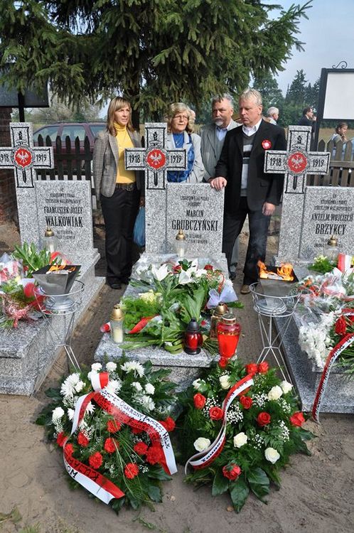 Poświęcenie mogił powstańczych na cmentarzu w Samoklęskach Dużych