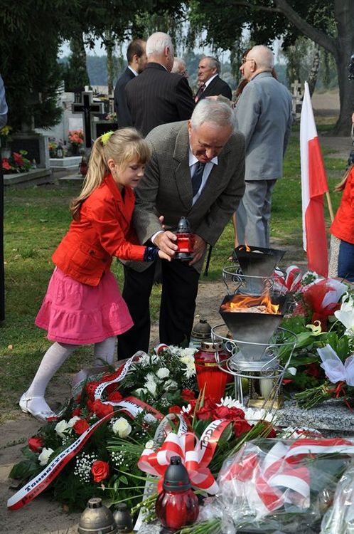 Poświęcenie mogił powstańczych na cmentarzu w Samoklęskach Dużych