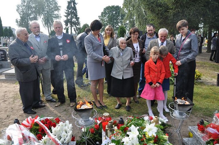 Poświęcenie mogił powstańczych na cmentarzu w Samoklęskach Dużych