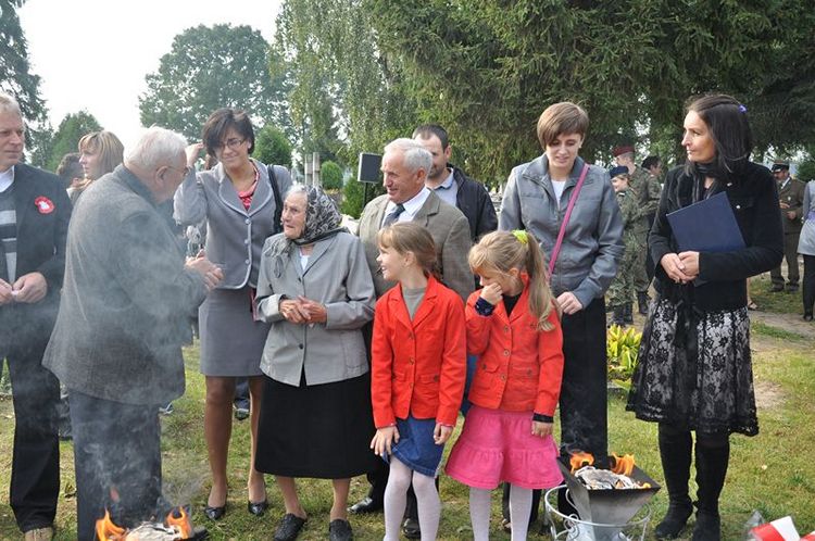 Poświęcenie mogił powstańczych na cmentarzu w Samoklęskach Dużych