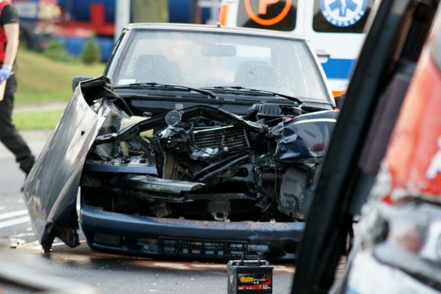 Kolizja drogowa - autobus uderzył w osobówkę w Kcyni.