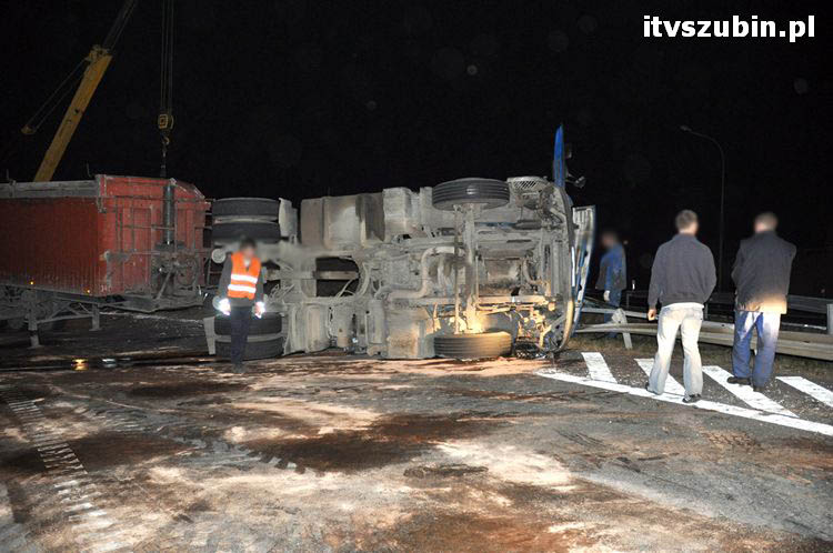 Zdarzenie drogowe na zjeździe z obwodnicy Szubina