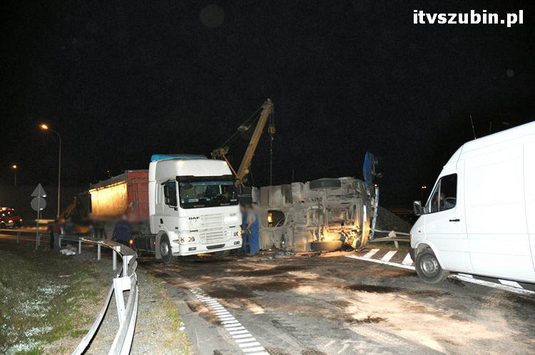 Zdarzenie drogowe na zjeździe z obwodnicy Szubina