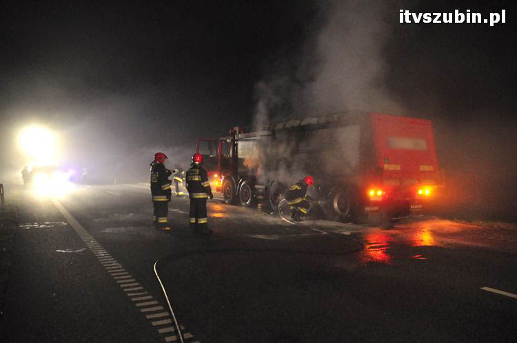 Pożar samochodu ciężarowego na obwodnicy Szubina