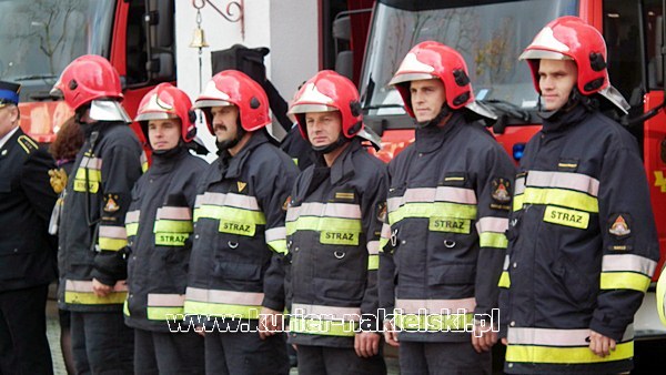 Sprzęt i wyróżnienia dla strażaków.