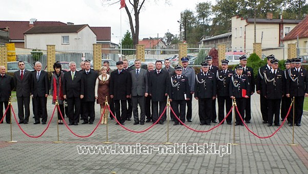 Sprzęt i wyróżnienia dla strażaków.