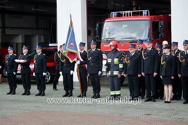 Sprzęt i wyróżnienia dla strażaków.