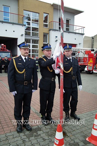 Sprzęt i wyróżnienia dla strażaków.