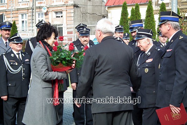 Sprzęt i wyróżnienia dla strażaków.
