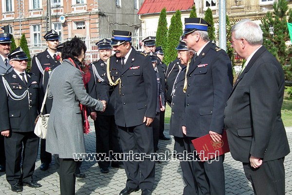 Sprzęt i wyróżnienia dla strażaków.