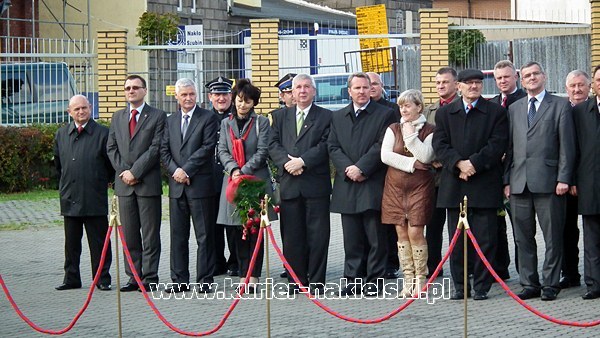 Sprzęt i wyróżnienia dla strażaków.