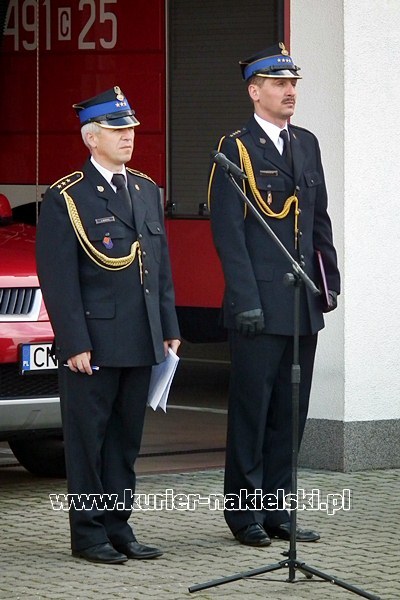 Sprzęt i wyróżnienia dla strażaków.