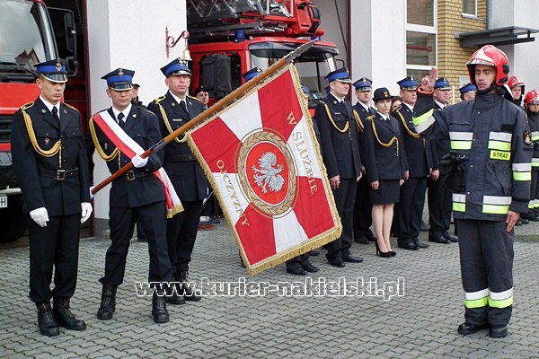 Sprzęt i wyróżnienia dla strażaków.