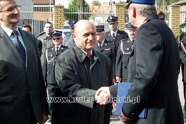 Sprzęt i wyróżnienia dla strażaków.